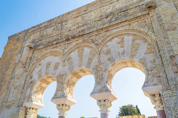 Medina Azahara harabeleri, güçlendirilmiş bir Orta Çağ sarayı.