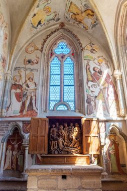 ZVIKOV, CZECH REPUBLIC, 1 AĞUSTOS 2020: Zvikov Kalesi şapelinde güzel freskler