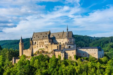Vianden, Lüksemburg 'un ortaçağ kalesi.