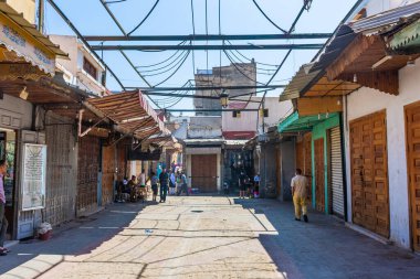 RABAT, FOCCO, 24 AĞUSTOS 2018: Cuma günü Rabat Medina 'sı, her dükkan kapalı