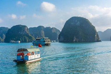 HA LONG BAY, VİETNAM, HAZİRAN 6 2020: