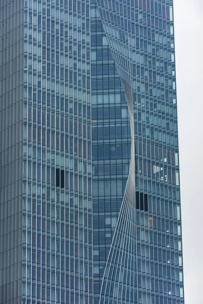 深セン 2020年1月2日 環境持続可能性の象徴である深センのビジネス地区のツイスト高層ビル — ストック写真