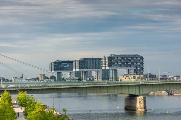 Cologne Duitsland Juli 2020 Moderne Architectuur Aan Oevers Van Rivier — Stockfoto