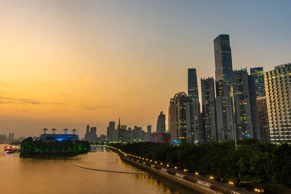 Guangzhou China Listopad 2019 Pejzaż Miejski Wieżą Kantońską Zachodzie Słońca — Zdjęcie stockowe