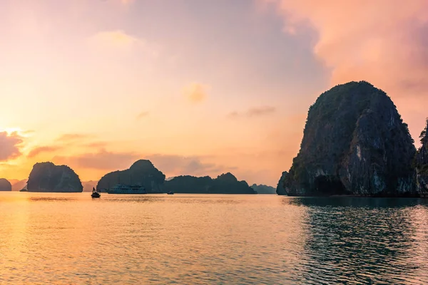 Colorido Atardecer Sobre Long Bay Vietnam — Foto de Stock