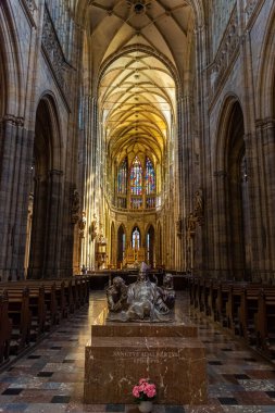 PRAG, CZECH Cumhuriyet, 31 HAZİRAN 2020: St. Vitus Katedrali 'nin içi