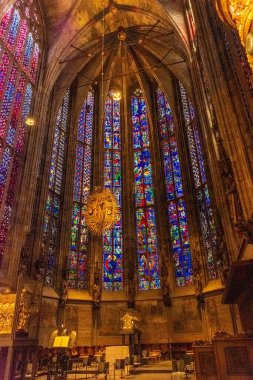 AÇEN, GERMANY, 23 HAZİRAN 2020: Palatine Şapeli 'nin güzel altın iç mekanı