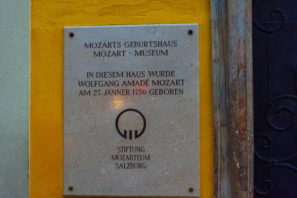 Salzburg Österreich August 2020 Zeichen Für Museum Und Geburtshaus Mozarts — Stockfoto