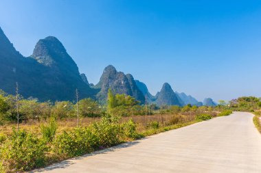 Yangshuo kırsalında, Yulong Nehri Vadisi 'nde, Guilin, Guangxi, Çin