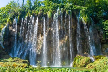 Hırvatistan 'ın Plitvice Göllerinde inanılmaz büyük şelaleler