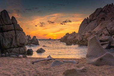 Sardunya, İtalya 'daki Ay Vadisi' nde inanılmaz bir gün batımı.