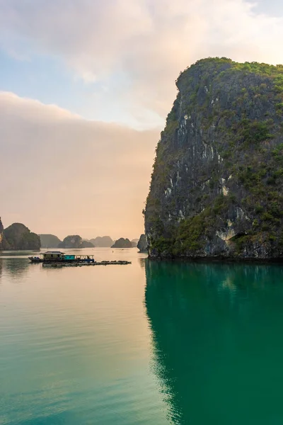 Morgendämmerung Über Einem Kleinen Dock Long Bay Vietnam — Stockfoto