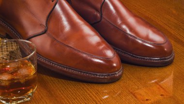 Derby ağda bardak viski, Parlatıcı Ayakkabı