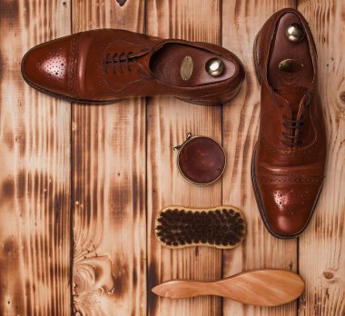 Oxfords fırçalar ve balmumu parlaklık. Ağda. Boğa ayakkabı. Parmak Lehçe. G