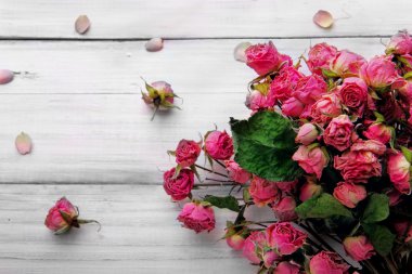 Kurutulmuş gül buketi.yapraklar.