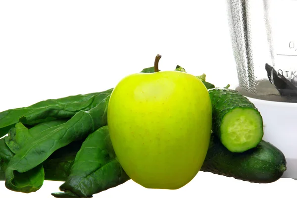 Jablečný Okurkový špenát a prázdný mixér — Stock fotografie