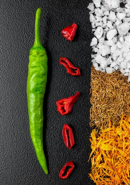 Green hot pepper chili and cuted red chili, stripe of saffron, s — Stock Photo, Image