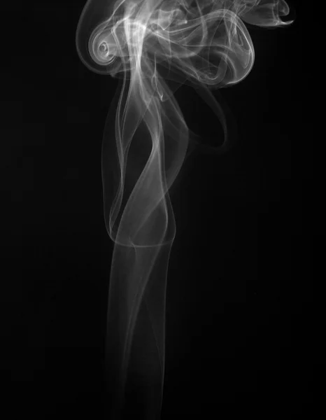Abstraktní postava kouře na černém pozadí — Stock fotografie