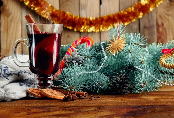 Hot mulled wine with spices — Stock Photo, Image