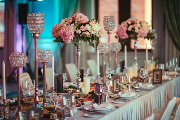 Banquete de boda bellamente decorado — Foto de Stock