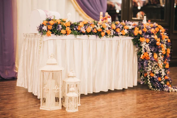 Banquete de boda bellamente decorado —  Fotos de Stock