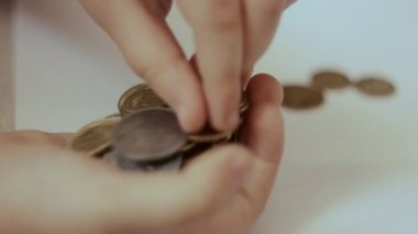 Bir kumbara tasarruf hanehalkı bütçe sayma