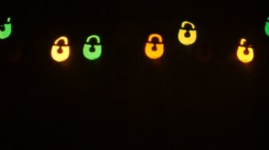 Aydınlatma kilitlerinin çok renkli Bokeh üst çizgi şeklinde