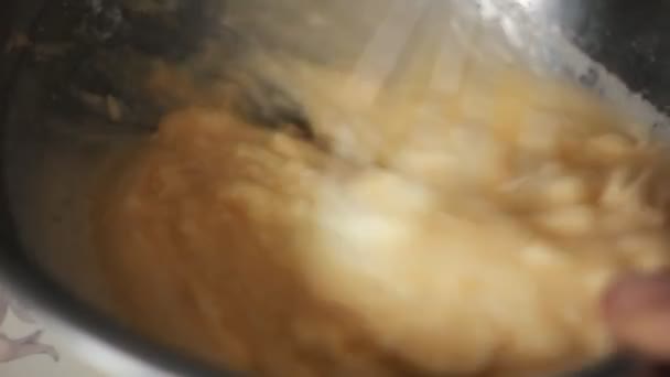 Dîner de cuisine à la maison dans la cuisine .