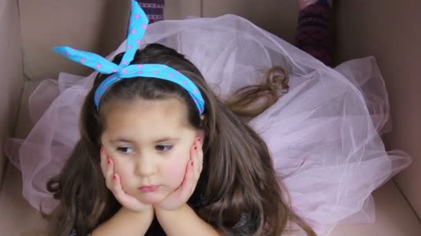 Video Emocional cara hermosa de la muchacha feliz . — Vídeos de Stock