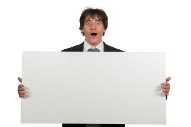 mutlu gülümseyen iş adamı boş tabela, izole beyaz arka plan üzerinde gösterilen