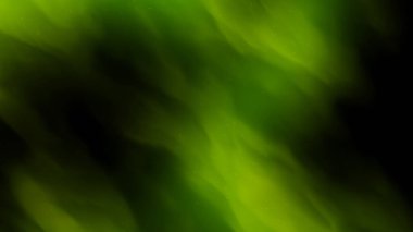 Yumuşak Işık ve Karanlık Gölgelerle Yeşil Duman Bulutu