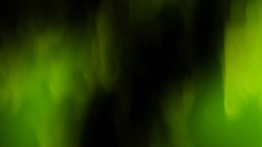 Fantezi Parti Tasarımı İçin Koyu Yeşil Sis ve Bulut Duman Arkaplanı