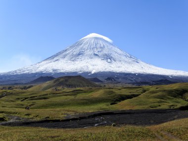 Volcano  Klyuchevskaya Hill. clipart