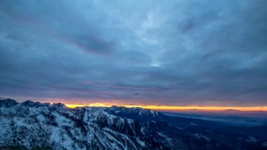 Dağlarda gün batımı