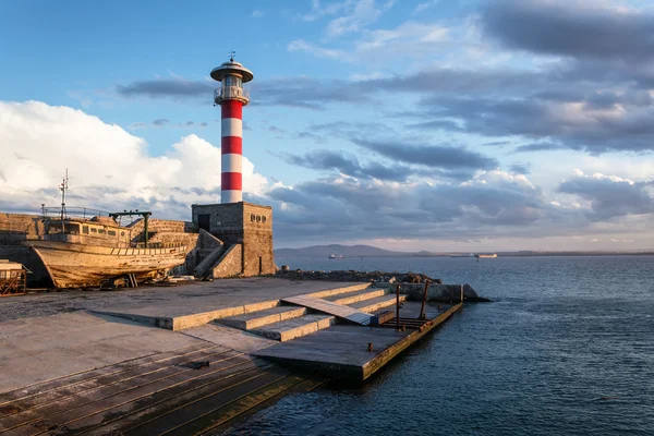 Deniz feneri günbatımı, Karadeniz, Bulgaristan — Stok fotoğraf