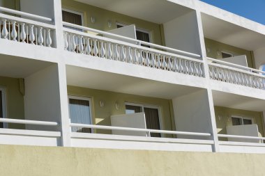 Otel balkonlu Binası closeup görünümü 