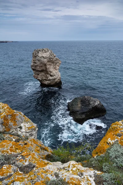 Meereslandschaft in der Nähe des Dorfes Tyulenovo, Bulgarien — Stockfoto