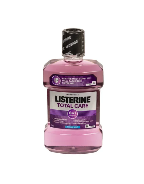 Burgas Bulgarije Januari 2021 Listerine Total Care Schoon Mondwater Geïsoleerd — Stockfoto