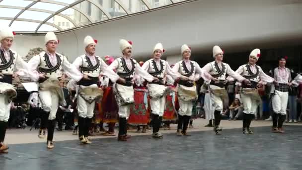 Σοφια Βουλγαρια Μαΐου 2018 Άνθρωποι Παραδοσιακές Φορεσιές Χορεύουν Βουλγαρικό Χορό — Αρχείο Βίντεο