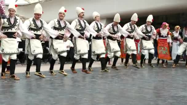 Σοφια Βουλγαρια Μαΐου 2018 Άνθρωποι Παραδοσιακές Φορεσιές Χορεύουν Βουλγαρικό Χορό — Αρχείο Βίντεο