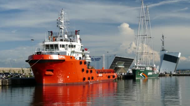 Burgas Bulgária Junho 2019 Greenpeace Rainbow Warrior Sailing Ship Opal — Vídeo de Stock