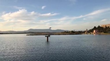 Yunanistan 'ın Korfu adası havaalanından kalkan modern yolcu uçağı.
