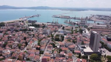 Burgaz kentinin hava manzarası, Burgaz Körfezi manzarası ve Bulgaristan 'ın Burgaz limanı.