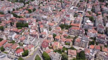 Bulgaristan 'ın Burgaz Körfezi' nin güzel deniz manzarası. Şehir merkezinin hava görüntüsü.