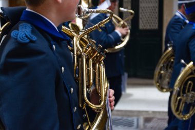 Corfu Paskalya eğlenmesini oynarken Filarmoni müzisyenler