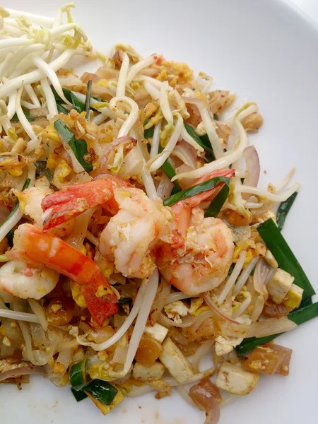 Pad Thai, stir-fried rice noodles with shrimp. The one of Thailand's national main dish. the popular food in Thailand. Thai Fried Noodles — Stock Photo, Image