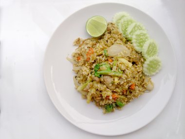 Yakın çekim yeşil köri kızarmış pirinç Yemeği, lezzetli kızarmış pilav ile tavuk yeşil köri, Tayland gıda