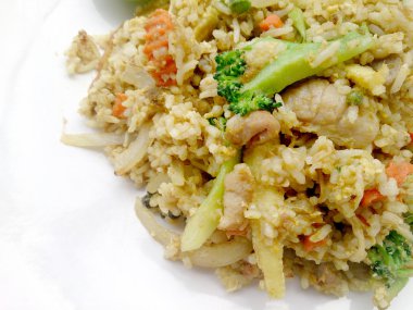 Yakın çekim yeşil köri kızarmış pirinç Yemeği, lezzetli kızarmış pilav ile tavuk yeşil köri, Tayland gıda