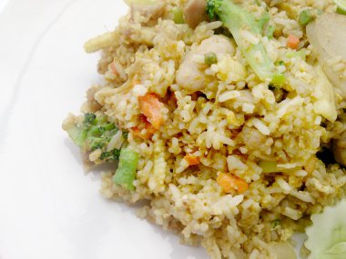 Yakın çekim yeşil köri kızarmış pirinç Yemeği, lezzetli kızarmış pilav ile tavuk yeşil köri, Tayland gıda