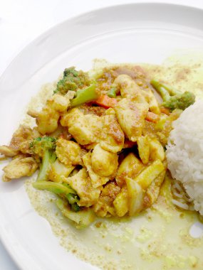 Marine ve terbiyeli domuz eti boyun dilimleri içinde bir darbe.